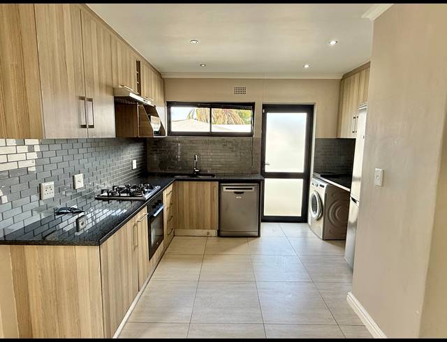3 BEDROOM FREESTANDING SOLD IN TABLE VIEW